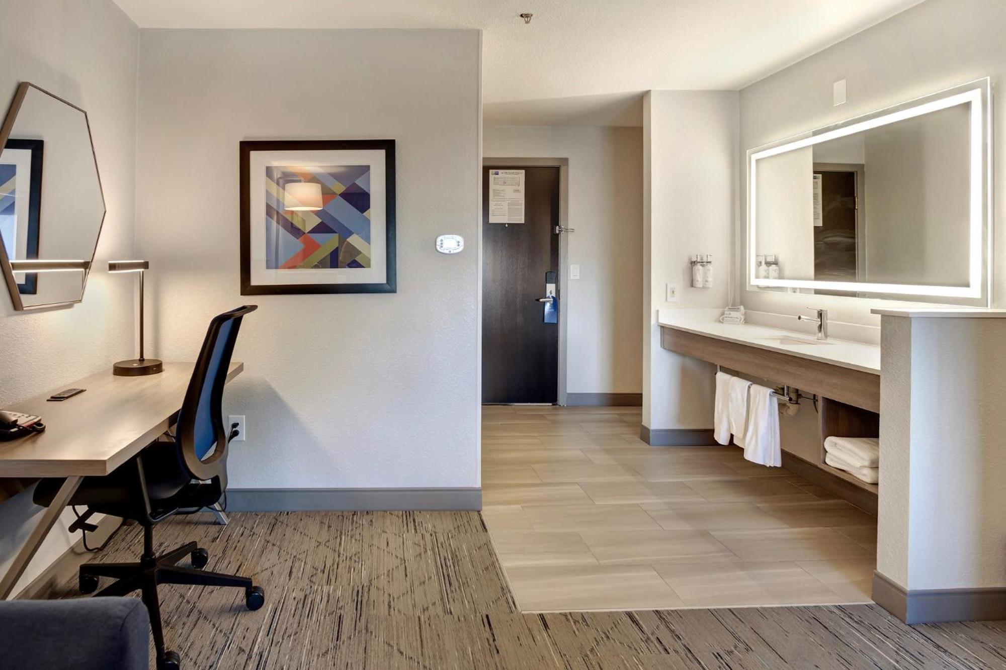 Hotel Express Portland East - Columbia Gorge By Ihg